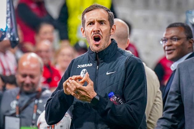 Türkei: Fussball UEFA Europa League 2025 - 2026, Finale in Istanbul - SC Freiburg vs Aston Villa - Tüpras Stadyumu (Istanbul): Julian Schuster (SC Freiburg, Trainer) Mimik, Gesichtsausdruck, Emotion, Geste, Gestik, Emotion Copyright: xJOERANxSTEINSIEKx