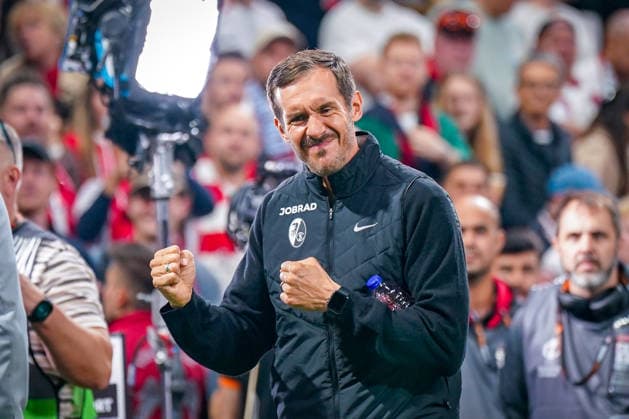 Türkei: Fussball UEFA Europa League 2025 - 2026, Finale in Istanbul - SC Freiburg vs Aston Villa - Tüpras Stadyumu (Istanbul): Julian Schuster (SC Freiburg, Trainer) Mimik, Gesichtsausdruck, Emotion, Geste, Gestik, Emotion Copyright: xJOERANxSTEINSIEKx