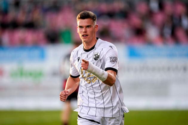 Torschütze Robert Ramsak (SVS, 29), Spieler vom SV Sandhausen (SVS), jubelt über das Tor zum 3:3, Jubel, jubeln, Torjubel, Torerfolg, celebrate the goal, goal, celebration, jubelt ueber das Tor, Freuen, Freude, freut sich, optimistisch, positiv, Spielszene, Highlight, Einzelbild, Einzelfoto, Aktion, Action, 20.05.2026, Sandhausen (Deutschland), Fussball, Jubiläumsspiel, SV Sandhausen - Eintracht Frankfurt