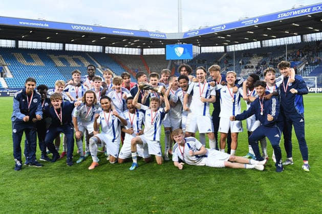 Fußball U19 Westfalenpokal Finale VfL Bochum - FC Schalke 04 am 20.05.2026 im Vonovia Ruhrstadion in Bochum Sieger U19 Westfalenpokal: Team FC Schalke 04 *** Soccer U19 Westfalenpokal Final VfL Bochum FC Schalke 04 on 20 05 2026 at the Vonovia Ruhrstadion in Bochum Winner U19 Westfalenpokal Team FC Schalke 04 xRx