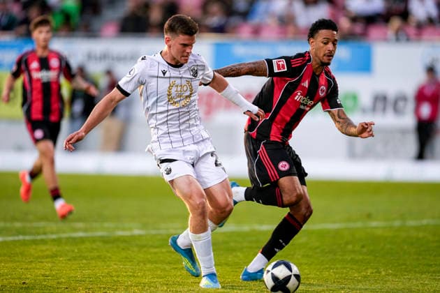 v.li.: Torschütze Robert Ramsak (SVS, 29), Jeremiaha Maluze (SGE, 37), erzielt das Tor zum 3:3, Treffer, Torerfolg, Highlight, Action, Aktion, Spielszene, 20.05.2026, Sandhausen (Deutschland), Fussball, Jubiläumsspiel, SV Sandhausen - Eintracht Frankfurt