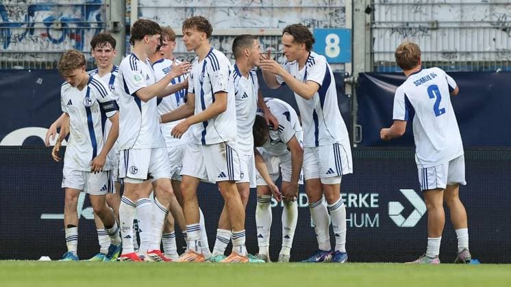 Finale U19-Westfalenpokal VfL Bochum - FC Schalke 04 ** NUR FÜR REDAKTIONELLE ZWECKE ** EDITORIAL USE ONLY **<p>Das Team von Schalke feirt dss 2:0 beim U19 Westfalenpokalfinale zwischen dem VfL Bochum und FC Schalke 04 am 20. Mai 2026 im Vonovia Ruhrstadion in Bochum. Deutschland Nordrhein-Westfalen Bochum Copyright: ChristofxKöpsel