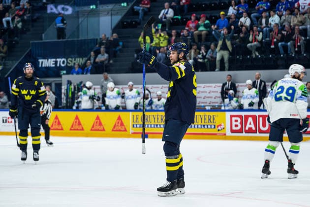 260520 Jacob De La Rose of Sweden celebrating scoring the 2-0 goal during the 2026 IIHF Ice hockey, Eishockey World Championship, WM, Weltmeisterschaft between Sweden and Slovenia on May 20, 2026 in Fribourg. Photo: Jesper Zerman BILDBYRAN kod JZ JZ0722 ishockey ice hockey ishockey-vm 2026 vm 2026 iihf world championship sverige sweden slovenia bbeng bbauto jubel Copyright: JESPERxZERMAN BB260520JZ081