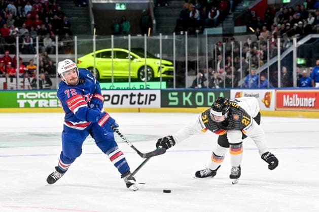 ZURICH, SWITZERLAND - MAY 20: Nicolas Krammer of Germany tries to stop Justin Faulk of United States during the 2026 IIHF Ice hockey, Eishockey World Championship, WM, Weltmeisterschaft Switzerland game between USA and Germany at Swiss Life Arena on May 20, 2026 in Zurich, Zurich. Zurich Swiss Life Arena Zurich Switzerland Copyright: xJustPictures.ch AndreaxBrancax jp-en-EuSpIm-JP7_ANB_USA_Ger_20052026_7989