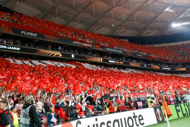 Fanblock von SC Freiburg vor Spielbeginn , Türkei, Fussball, UEFA Europa League, Finale, 2025 2026, SC Freiburg vs. Aston Villa, 20.05.2026, Istanbul Besiktas Park Türkei Copyright: xGrantxHubbsx