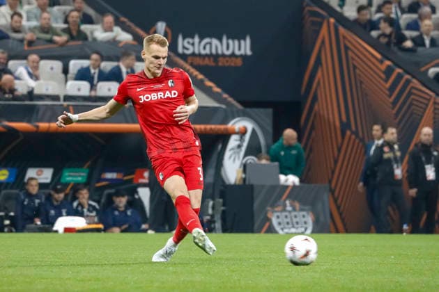 Philipp Lienhart (SC Freiburg, 03) mit einem Pass , Türkei, Fussball, UEFA Europa League, Finale, 2025 2026, SC Freiburg vs. Aston Villa, 20.05.2026, Istanbul Besiktas Park Türkei Copyright: xGrantxHubbsx