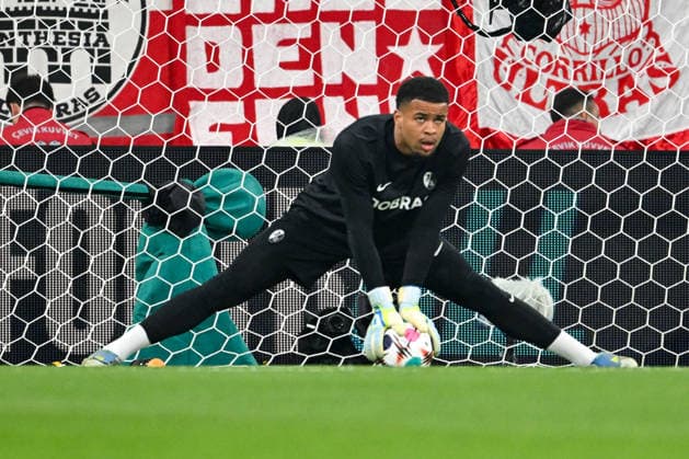 IPA84908754 - Noah Atubolu Club Freiburg) warm up during the UEFA Europe League 2026 final between S.C. Freiburg vs. Aston Villa F.C. on 20th May 2026 at the Tupras Stadium, Istanbul, Turkey  Copyright: xVincenzoxOrlando IPAxSportx xx 84908754