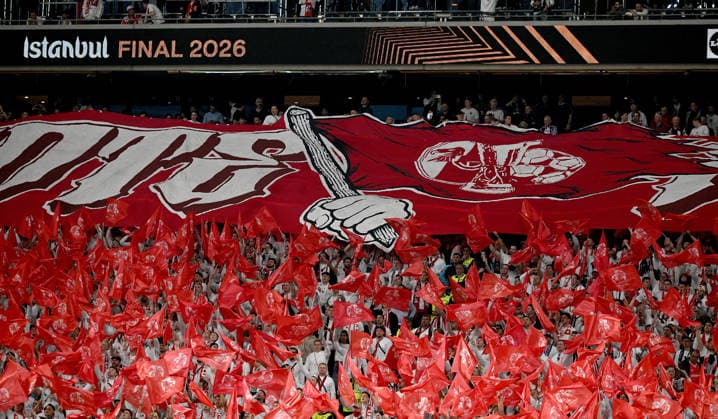 FUSSBALL EUROPA LEAGUE SAISON 2025 2026 Finale in Istanbul 20.05.2026 SC Freiburg - Aston Villa Fans des SC Freiburg zeigen eine Choreo im Besiktas - Park Stadion,