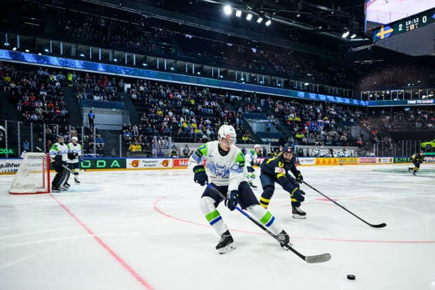 260520 Jan Golicic of Slovenia and Viggo Björck of Sweden during the 2026 IIHF Ice hockey, Eishockey World Championship, WM, Weltmeisterschaft between Sweden and Slovenia on May 20, 2026 in Fribourg. Photo: Jesper Zerman BILDBYRAN kod JZ JZ0722 ishockey ice hockey ishockey-vm 2026 vm 2026 iihf world championship sverige sweden slovenia bbeng bbauto Copyright: JESPERxZERMAN BB260520JZ089