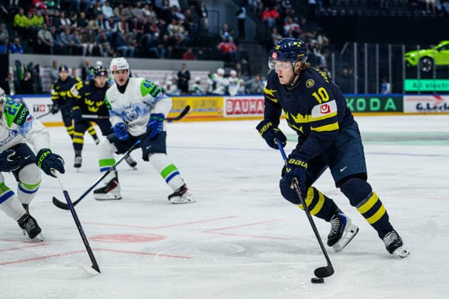 260520 Simon Holmström of Sweden during the 2026 IIHF Ice hockey, Eishockey World Championship, WM, Weltmeisterschaft between Sweden and Slovenia on May 20, 2026 in Fribourg. Photo: Jesper Zerman BILDBYRAN kod JZ JZ0722 ishockey ice hockey ishockey-vm 2026 vm 2026 iihf world championship sverige sweden slovenia bbeng bbauto Copyright: JESPERxZERMAN BB260520JZ090