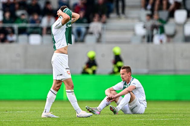 Finale ceskeho fotbaloveho poharu MOL Cupu: FK Jablonec - MFK Karvina, 20. kvetna 2026, Hradec Kralove. Hraci Jablonce po prohranem utkani. (CTKxPhoto DavidxTanecek) CTKPhotoP2026052010001  CTKPhotoP2026052010001