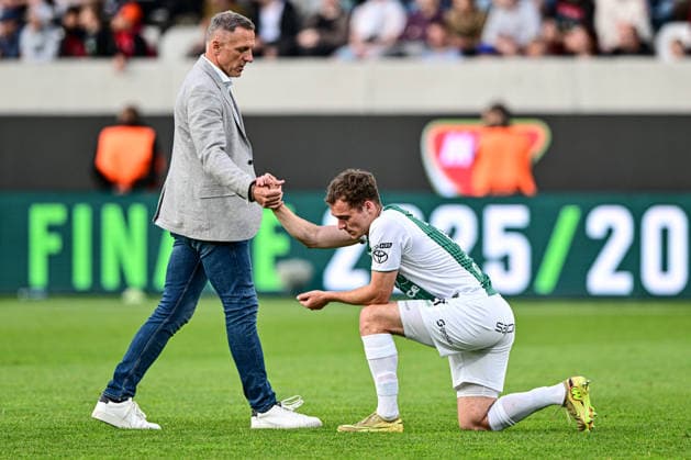 Finale ceskeho fotbaloveho poharu MOL Cupu: FK Jablonec - MFK Karvina, 20. kvetna 2026, Hradec Kralove. Trener Lubos Kozel z Jablonce (vlevo) po prohranem utkani. (CTKxPhoto DavidxTanecek) CTKPhotoP2026052010015  CTKPhotoP2026052010015