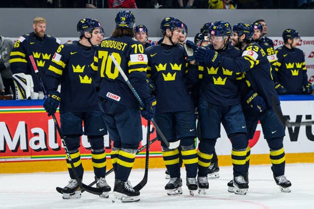 260520 Robert Hägg, Anton Frondell, Oscar Sundqvist, Simon Holmström, and Oliver Ekman-Larsson of Sweden celebrating the 4-0 goal during the 2026 IIHF Ice hockey, Eishockey World Championship, WM, Weltmeisterschaft between Sweden and Slovenia on May 20, 2026 in Fribourg. Photo: Jesper Zerman BILDBYRAN kod JZ JZ0722 ishockey ice hockey ishockey-vm 2026 vm 2026 iihf world championship sverige sweden slovenia bbeng bbauto jubel Copyright: JESPERxZERMAN BB260520JZ094