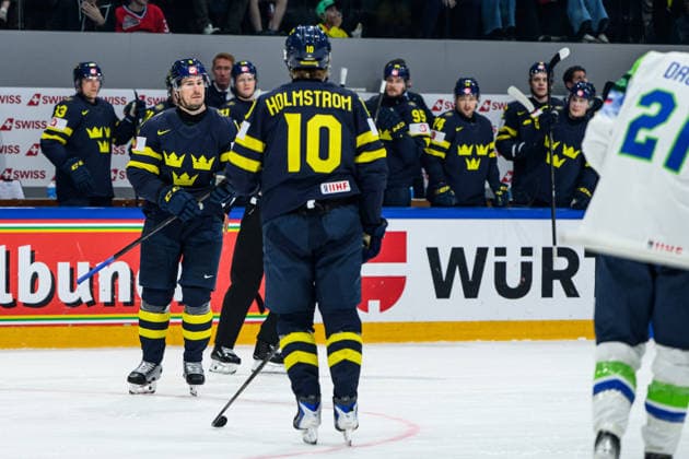 260520 Robert Hägg and Simon Holmström of Sweden celebrating the 4-0 goal during the 2026 IIHF Ice hockey, Eishockey World Championship, WM, Weltmeisterschaft between Sweden and Slovenia on May 20, 2026 in Fribourg. Photo: Jesper Zerman BILDBYRAN kod JZ JZ0722 ishockey ice hockey ishockey-vm 2026 vm 2026 iihf world championship sverige sweden slovenia bbeng bbauto jubel Copyright: JESPERxZERMAN BB260520JZ095