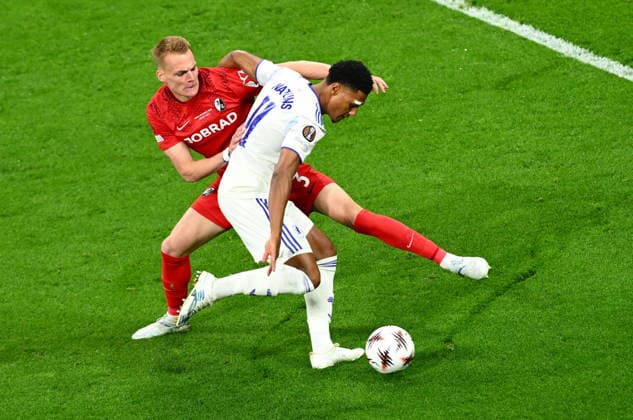 Freiburg v Aston Villa - UEFA Europa League final ISTANBUL, TURKIYE - MAY 20: Freiburg s Philipp Lienhart (3) and Aston Villa s Ollie Watkins (11) compete for the ball during the UEFA Europa League final match between Freiburg and Aston Villa at Besiktas Park in Istanbul, Turkiye, on May 20, 2026. Arif Hudaverdi Yaman Anadolu Istanbul Turkey. Editorial use only. Please get in touch for any other usage.  Copyright: x2026xAnadoluxArifxHudaverdixYamanx