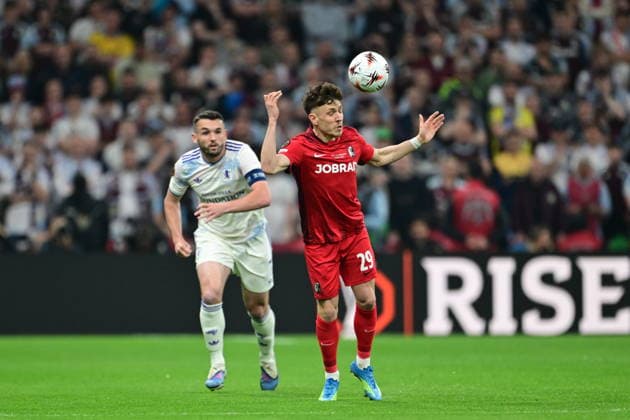 Freiburg v Aston Villa - UEFA Europa League final ISTANBUL, TURKIYE - MAY 20: Philipp Treu (29) of Freiburg in action against John McGinn (L) of Aston Villa during the UEFA Europa League final match between Freiburg and Aston Villa at Besiktas Park in Istanbul, Turkiye, on May 20, 2026. Oguz Yeter Anadolu Istanbul Turkey. Editorial use only. Please get in touch for any other usage.  Copyright: x2026xAnadoluxOguzxYeterx