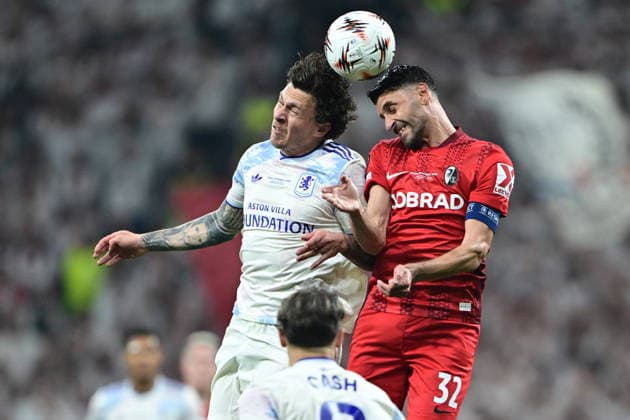 Freiburg v Aston Villa - UEFA Europa League final ISTANBUL, TURKIYE - MAY 20: Vincenzo Grifo (32) of Freiburg in action against Victor Lindelof (L) of Aston Villa during the UEFA Europa League final match between Freiburg and Aston Villa at Besiktas Park in Istanbul, Turkiye, on May 20, 2026. Serhat Cagdas Anadolu Istanbul Turkey. Editorial use only. Please get in touch for any other usage.  Copyright: x2026xAnadoluxSerhatxCagdasx