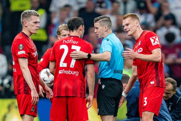 20.05.2026, SC Freiburg vs. Aston Villa, UEFA Europa League Finale, Final Matchday Foul an Vincenzo Grifo (SC Freiburg, 32) Philipp Lienhart (SC Freiburg, 3) Matthias Ginter (SC Freiburg, 28) Nicolas Höfler (SC Freiburg, 23) Copyright: xBahhoxKarax