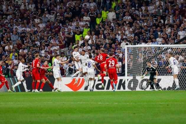 Im Strafraum von Aston Villa , Türkei, Fussball, UEFA Europa League, Finale, 2025 2026, SC Freiburg vs. Aston Villa, 20.05.2026, Istanbul Besiktas Park Türkei Copyright: xGrantxHubbsx