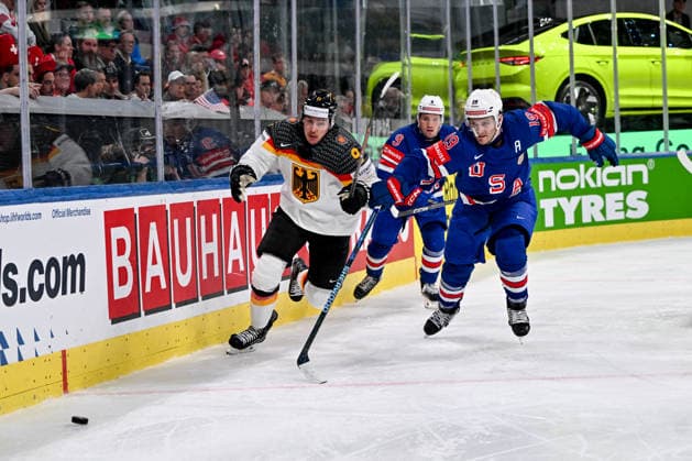 ZURICH, SWITZERLAND - MAY 20: Leon Gawanke of Germany and Matthew Tkachuk of the United States chase the puck during the 2026 IIHF Ice hockey, Eishockey World Championship, WM, Weltmeisterschaft Switzerland game between USA and Germany at Swiss Life Arena on May 20, 2026 in Zurich, Zurich. Zurich Swiss Life Arena Zurich Switzerland Copyright: xJustPictures.ch AndreaxBrancax jp-en-EuSpIm-JP7_ANB_USA_Ger_20052026_8616