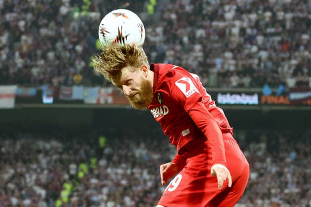 20.05.2026, xrekx, Fussball Europa League Finale 2026, SC Freiburg - Aston Villa v.l. Niklas Beste (SC Freiburg) (DFL DFB REGULATIONS PROHIBIT ANY USE OF PHOTOGRAPHS as IMAGE SEQUENCES and or QUASI-VIDEO) Istanbul