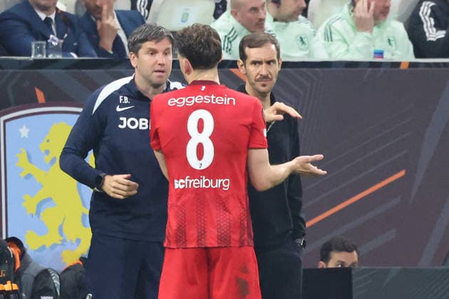 20.05.2026, xrekx, Fussball Europa League Finale 2026, SC Freiburg - Aston Villa v.l. Co-Trainer Florian Bruns Maximilian Eggestein (SC Freiburg) Trainer Julian Schuster (SC Freiburg) (DFL DFB REGULATIONS PROHIBIT ANY USE OF PHOTOGRAPHS as IMAGE SEQUENCES and or QUASI-VIDEO) Istanbul