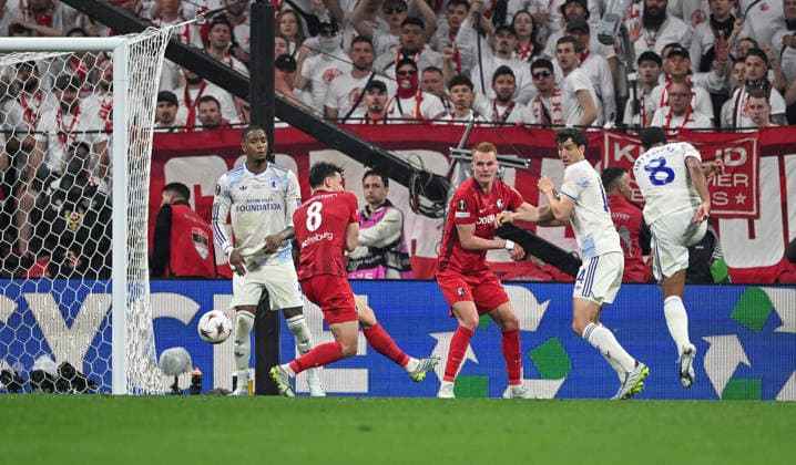 Freiburg v Aston Villa, UEFA Europa Cup Final , Tupras Stadium, Istanbul, Turkey, - 20 May 2026 GOAL - Youri Tielemans of Aston Villa scores. 0-1 Istanbul Tupras Stadium Besiktas Turkey, UK NEWSPAPERS OUT Copyright: xMarkxEnfieldx