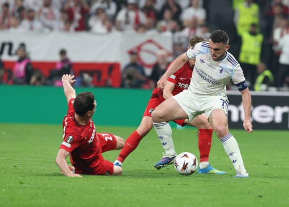 May 20, 2026, Istanbul, Besiktas, ToÂ¼rkiye: JohnÃ‚ McGinn of Aston Villa - Florian Muller of SC Friburgo During the football match between Aston Villa vs Freiburg valid for the UEFA Europa League Final, on 20 05 2026 at the Vodafone Arena stadium in Istanbul Istanbul Türkiye - ZUMAs236 20260520_aap_s236_039 Copyright: xFabioxSassox