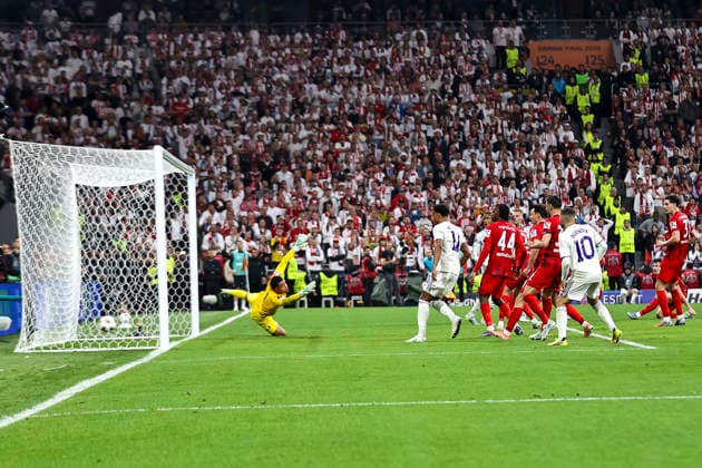 0:1 Tor fuer Aston Villa durch Youri Tielemans (Aston Villa, 08) , Türkei, Fussball, UEFA Europa League, Finale, 2025 2026, SC Freiburg vs. Aston Villa, 20.05.2026, Istanbul Besiktas Park Türkei Copyright: xGrantxHubbsx