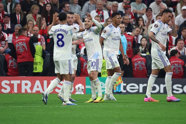 20.05.2026, xrekx, Fussball Europa League Finale 2026, SC Freiburg - Aston Villa v.l. Torjubel nach dem Tor zum celebrating the goal celebrate 0:1 durch Youri Tielemans (Aston Villa FC) (DFL DFB REGULATIONS PROHIBIT ANY USE OF PHOTOGRAPHS as IMAGE SEQUENCES and or QUASI-VIDEO) Istanbul