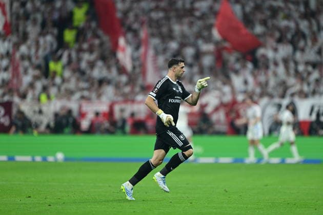 Freiburg v Aston Villa - UEFA Europa League final ISTANBUL, TURKIYE - MAY 20: Emiliano Martinez of Aston Villa celebrates after his team scored a goal during the UEFA Europa League final match between Freiburg and Aston Villa at Besiktas Park in Istanbul, Turkiye, on May 20, 2026. Serhat Cagdas Anadolu Istanbul Turkey. Editorial use only. Please get in touch for any other usage.  Copyright: x2026xAnadoluxSerhatxCagdasx