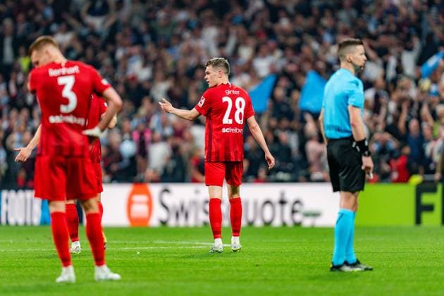 20.05.2026, SC Freiburg vs. Aston Villa, UEFA Europa League Finale, Final Matchday Tor zum 0:2 durch Emiliano Buendia (Aston Villa) hier Philipp Lienhart (SC Freiburg, 3) Nicolas Höfler (SC Freiburg, 23) Maximilian Eggestein (SC Freiburg, 8) Matthias Ginter (SC Freiburg, 28) Copyright: xBahhoxKarax