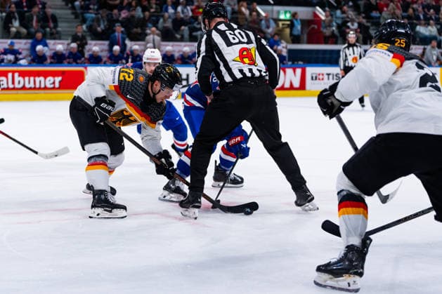 ZURICH, SWITZERLAND - MAY 20: Dominik Kahun (Germany, 72) winning the puck for his team against Mason Lohrei (United States, 16) during the Preliminary Round - Group A Match 27 between United States and Germany at the IIHF Ice hockey, Eishockey World Championship, WM, Weltmeisterschaft 2026, Swiss Life Arena on May 20, 2026 in Zurich, Switzerland. Zurich Switzerland Copyright: xTimoxSteinx