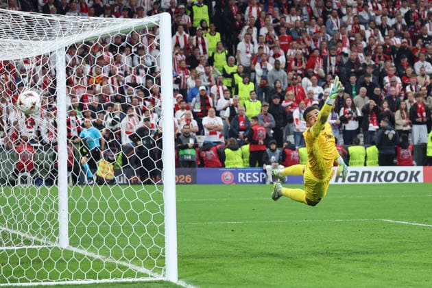20.05.2026, xrekx, Fussball Europa League Finale 2026, SC Freiburg - Aston Villa v.l. Noah Atubolu (SC Freiburg) beim Tor zum 0:2 (DFL DFB REGULATIONS PROHIBIT ANY USE OF PHOTOGRAPHS as IMAGE SEQUENCES and or QUASI-VIDEO) Istanbul