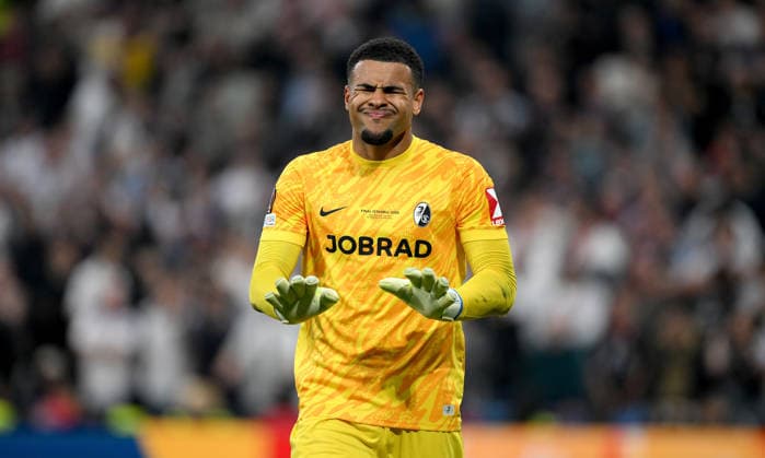 FUSSBALL EUROPA LEAGUE SAISON 2025 2026 Finale in Istanbul 20.05.2026 SC Freiburg - Aston Villa Torwart Noah Atubolu (SC Freiburg) *** FOOTBALL EUROPA LEAGUE SEASON 2025 2026 Final in Istanbul 20 05 2026 SC Freiburg Aston Villa Goalkeeper Noah Atubolu SC Freiburg
