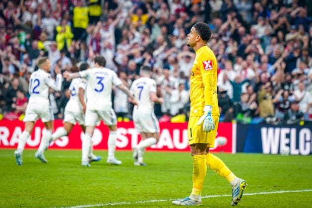 Türkei: Fussball UEFA Europa League 2025 - 2026, Finale in Istanbul - SC Freiburg vs Aston Villa - Tüpras Stadyumu (Istanbul): Noah Atubolu (SC Freiburg, 01) nach Gegentor Copyright: xJOERANxSTEINSIEKx