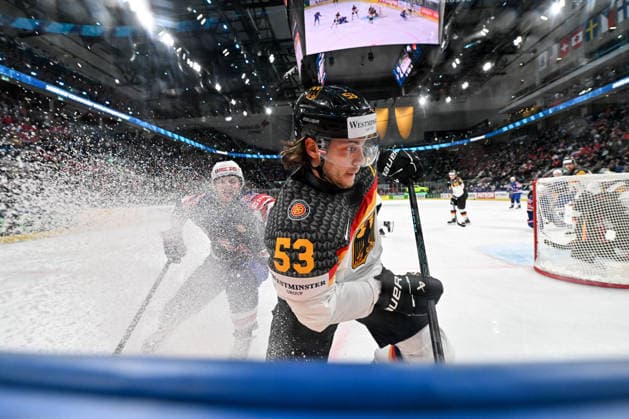 ZURICH, SWITZERLAND - MAY 20: Moritz Seider of Germany and Isaac Howard of United States in a battle along the boards during the 2026 IIHF Ice hockey, Eishockey World Championship, WM, Weltmeisterschaft Switzerland game between USA and Germany at Swiss Life Arena on May 20, 2026 in Zurich, Zurich. Zurich Swiss Life Arena Zurich Switzerland Copyright: xJustPictures.ch AndreaxBrancax jp-en-EuSpIm-JP7_ANB_USA_Ger_20052026_8051
