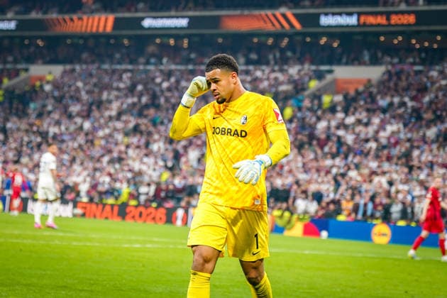Türkei: Fussball UEFA Europa League 2025 - 2026, Finale in Istanbul - SC Freiburg vs Aston Villa - Tüpras Stadyumu (Istanbul): Noah Atubolu (SC Freiburg, 01) Mimik, Gesichtsausdruck, Emotion Copyright: xJOERANxSTEINSIEKx