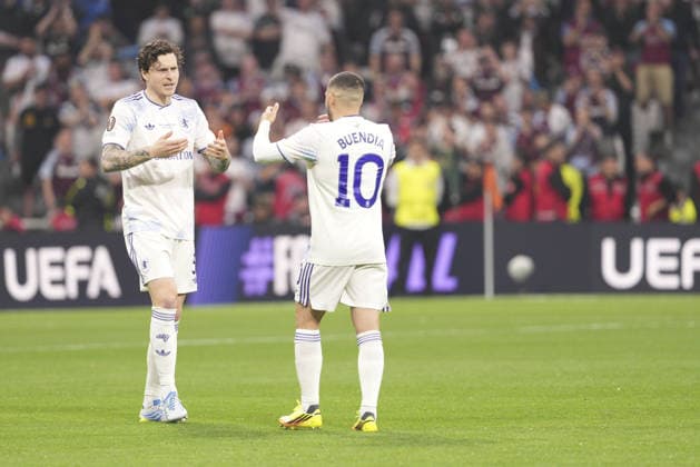 ISTANBUL, TURKEY - MAY 20: Victor Lindelof and Emiliano Buendia of Aston Villa F.C. during the UEFA Europa League Final 2026 match between SC Freiburg and Aston Villa FC at Besiktas Park on May 20, 2026 in Istanbul, Turkey. (Photo by Alexandra Fechete Sports Press Photo) Copyright: xAlexandraxFechete SportsxPressxPhotox Sportspressphoto_SPR150650
