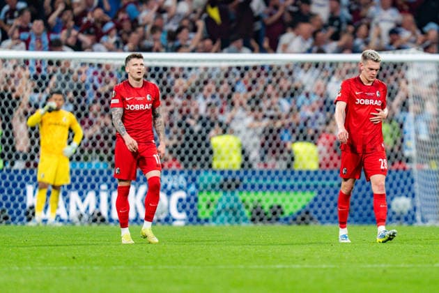 20.05.2026, SC Freiburg vs. Aston Villa, UEFA Europa League Finale, Final Matchday Tor zum 0:3 durch Morgan Rogers (Aston Villa) hier Matthias Ginter (SC Freiburg, 28) Lukas Kübler (SC Freiburg, 17) Noah Atubolu (SC Freiburg, 1) Copyright: xBahhoxKarax