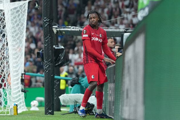 Johan Manzambi (SC Freiburg, 44) Enttäuschung , Türkei, Fussball, UEFA Europa League, Finale, 2025 2026, SC Freiburg vs. Aston Villa, 20.05.2026, TüpraÅü Stadium, BeÅüiktaÅü Park, Istanbul Istanbul TüpraÅü Stadium, BeÅüiktaÅü Par Istanbul Türkei Copyright: xArnexAmbergx