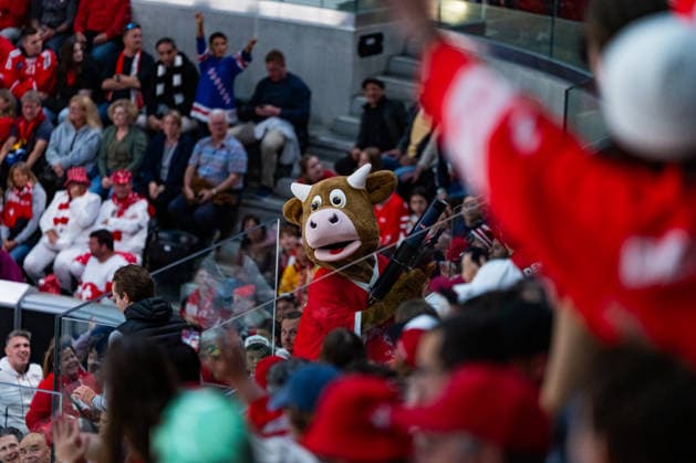 ZURICH, SWITZERLAND - MAY 20: Mascot Cooly interacting with Fans during the Preliminary Round - Group A Match 27 between United States and Germany at the IIHF Ice hockey, Eishockey World Championship, WM, Weltmeisterschaft 2026, Swiss Life Arena on May 20, 2026 in Zurich, Switzerland. Zurich Switzerland Copyright: xTimoxSteinx