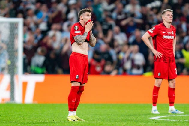 20.05.2026, SC Freiburg vs. Aston Villa, UEFA Europa League Finale, Final Matchday Tor zum 0:3 durch Morgan Rogers (Aston Villa) hier Lukas Kübler (SC Freiburg, 17) Igor Matanovic (SC Freiburg) Matthias Ginter (SC Freiburg, 28) Maximilian Eggestein (SC Freiburg, 8)8 Copyright: xBahhoxKarax