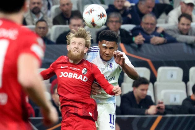 20.05.2026, xrekx, Fussball Europa League Finale 2026, SC Freiburg - Aston Villa v.l. Niklas Beste (SC Freiburg) Jaden Sancho (Aston Villa FC) Zweikampf, Aktion, action, battle for the ball (DFL DFB REGULATIONS PROHIBIT ANY USE OF PHOTOGRAPHS as IMAGE SEQUENCES and or QUASI-VIDEO) Istanbul