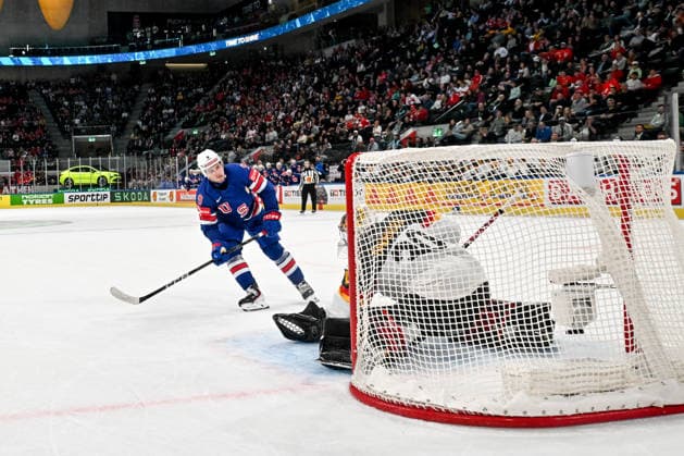 ZURICH, SWITZERLAND - MAY 20: Ryan Leonard of United States scores against goalkeeper Philipp Grubauer of Germany during the 2026 IIHF Ice hockey, Eishockey World Championship, WM, Weltmeisterschaft Switzerland game between USA and Germany at Swiss Life Arena on May 20, 2026 in Zurich, Zurich. Zurich Swiss Life Arena Zurich Switzerland Copyright: xJustPictures.ch AndreaxBrancax jp-en-EuSpIm-JP7_ANB_USA_Ger_20052026_8592