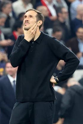 20.05.2026, xrekx, Fussball Europa League Finale 2026, SC Freiburg - Aston Villa v.l. Trainer Julian Schuster (SC Freiburg) Enttäuscht, traurig, frustriert, ratlos, (DFL DFB REGULATIONS PROHIBIT ANY USE OF PHOTOGRAPHS as IMAGE SEQUENCES and or QUASI-VIDEO) Istanbul