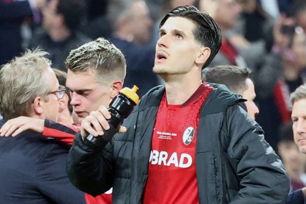 20.05.2026, xrekx, Fussball Europa League Finale 2026, SC Freiburg - Aston Villa v.l. Igor Matanovic (SC Freiburg) Enttäuscht, traurig, frustriert, ratlos, (DFL DFB REGULATIONS PROHIBIT ANY USE OF PHOTOGRAPHS as IMAGE SEQUENCES and or QUASI-VIDEO) Istanbul