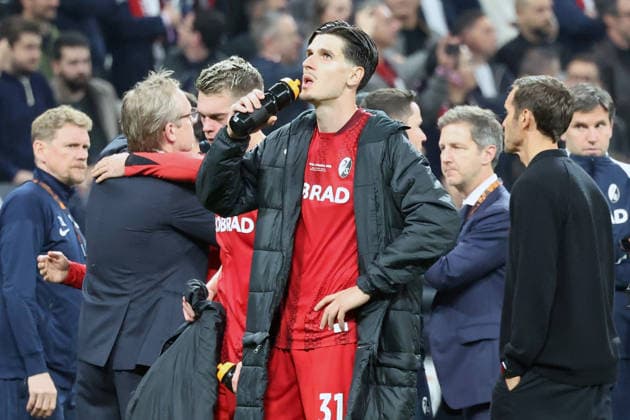 20.05.2026, xrekx, Fussball Europa League Finale 2026, SC Freiburg - Aston Villa v.l. Igor Matanovic (SC Freiburg) Enttäuscht, traurig, frustriert, ratlos, (DFL DFB REGULATIONS PROHIBIT ANY USE OF PHOTOGRAPHS as IMAGE SEQUENCES and or QUASI-VIDEO) Istanbul
