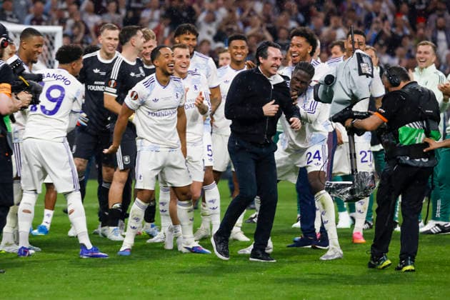 Aston Villa bei der Siegerehrung , Türkei, Fussball, UEFA Europa League, Finale, 2025 2026, SC Freiburg vs. Aston Villa, 20.05.2026, Istanbul Besiktas Park Türkei Copyright: xGrantxHubbsx