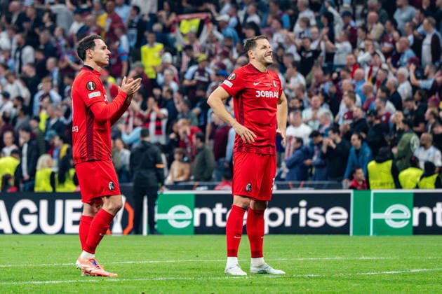 20.05.2026, SC Freiburg vs. Aston Villa, UEFA Europa League Finale, Final Matchday Traurige enttäuschte Freiburger Fans, Christian Günther (SC Freiburg, 30) Matthias Ginter (SC Freiburg, 28) Copyright: xBahhoxKarax